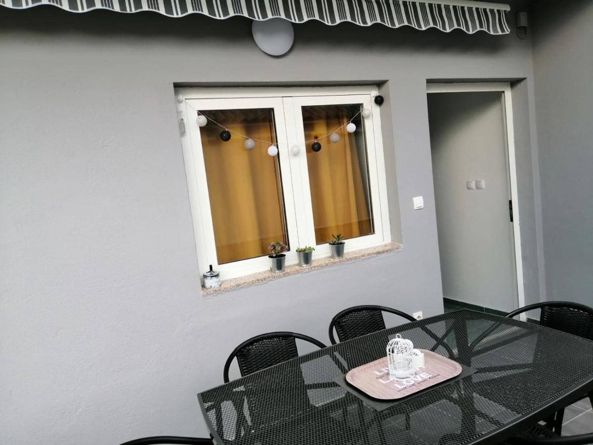 Holiday House Lara 스타리그라드 파클레니차 외부 사진
