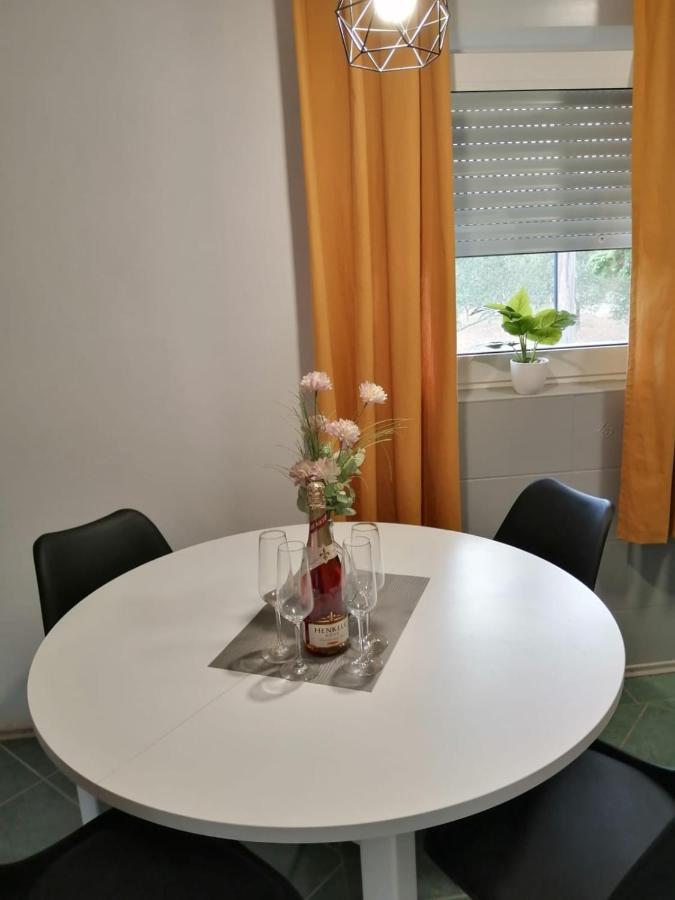 Holiday House Lara 스타리그라드 파클레니차 외부 사진