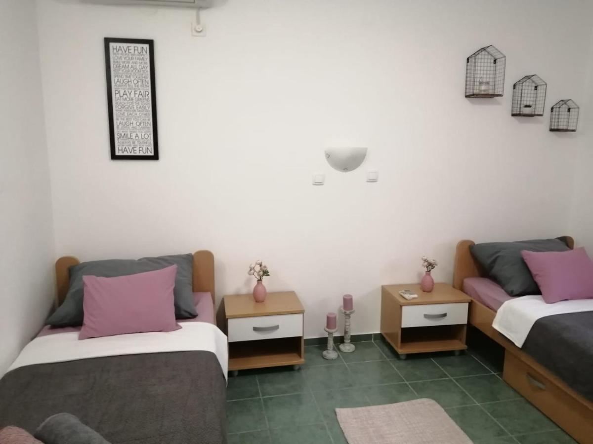 Holiday House Lara 스타리그라드 파클레니차 외부 사진